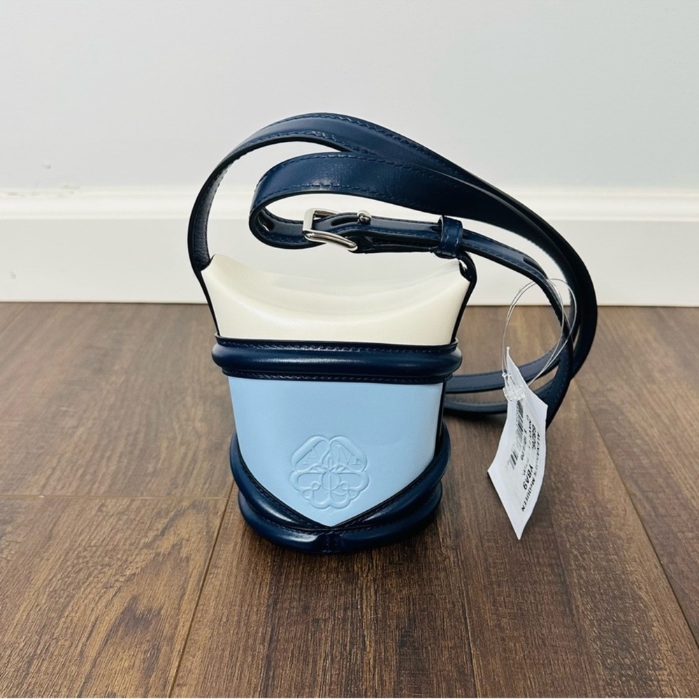 Alexander McQueen Micro Curve Leather Bucket Bag - Picture 8 of 13